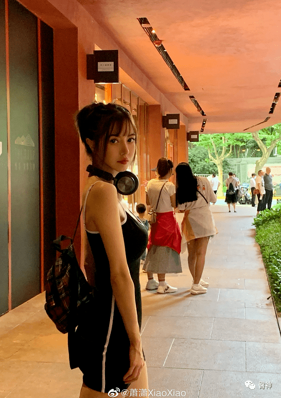 43岁萧潇身材被爆34c黄金腰臀比比无数18岁的妹子还要靓