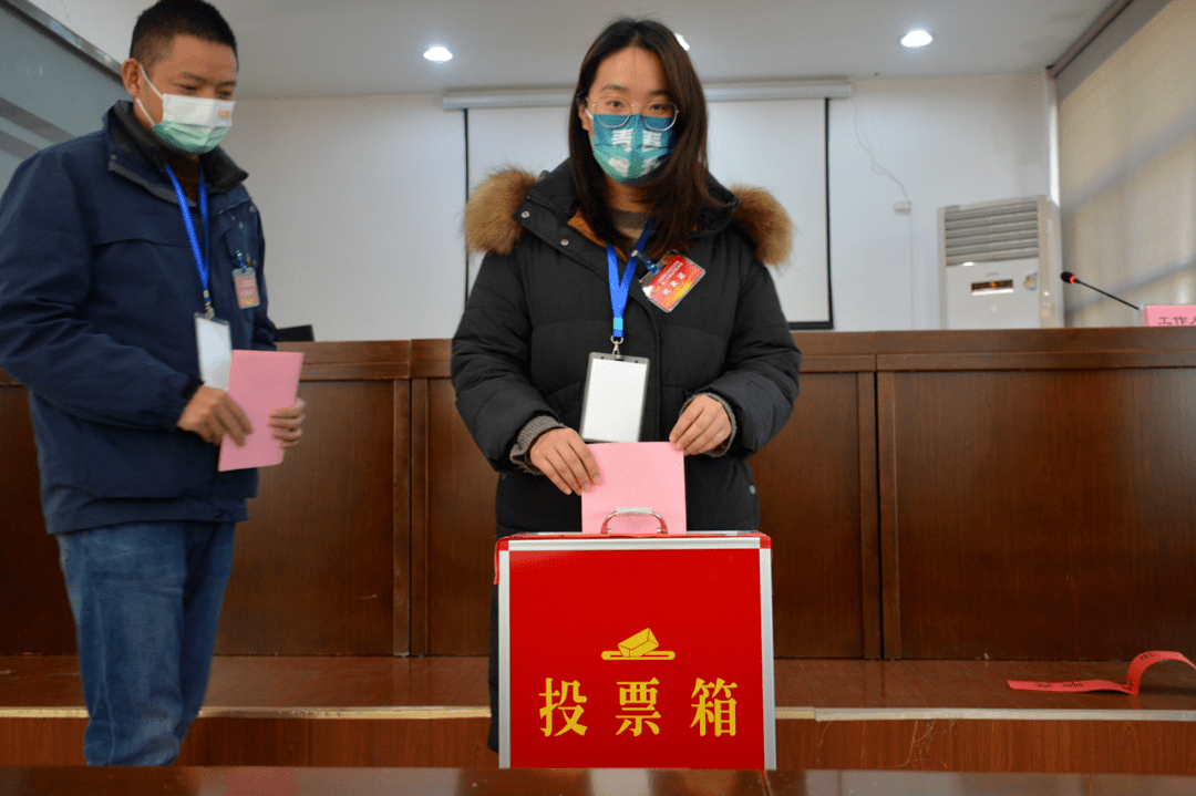 经过大会选举,方俊萍,李波,李袁炀,张敏,陈丹丹,桂琦,徐海燕,童梳云