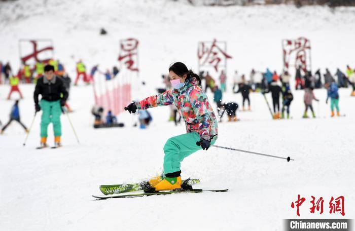 滑雪场|江西铜鼓：民众乐享冰雪运动为冬奥会加油