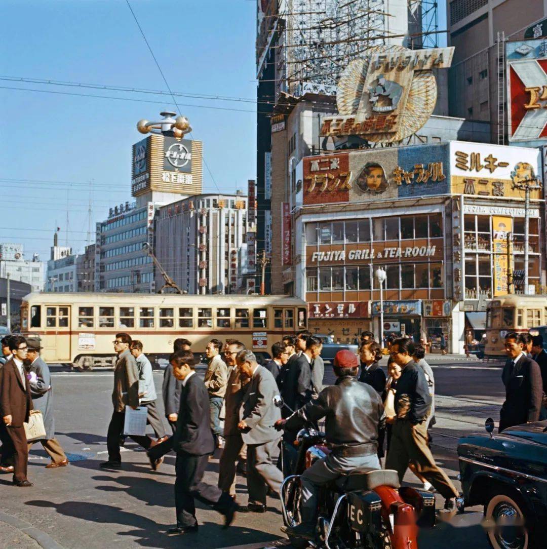 上世纪60年代初期国外大城市的街景