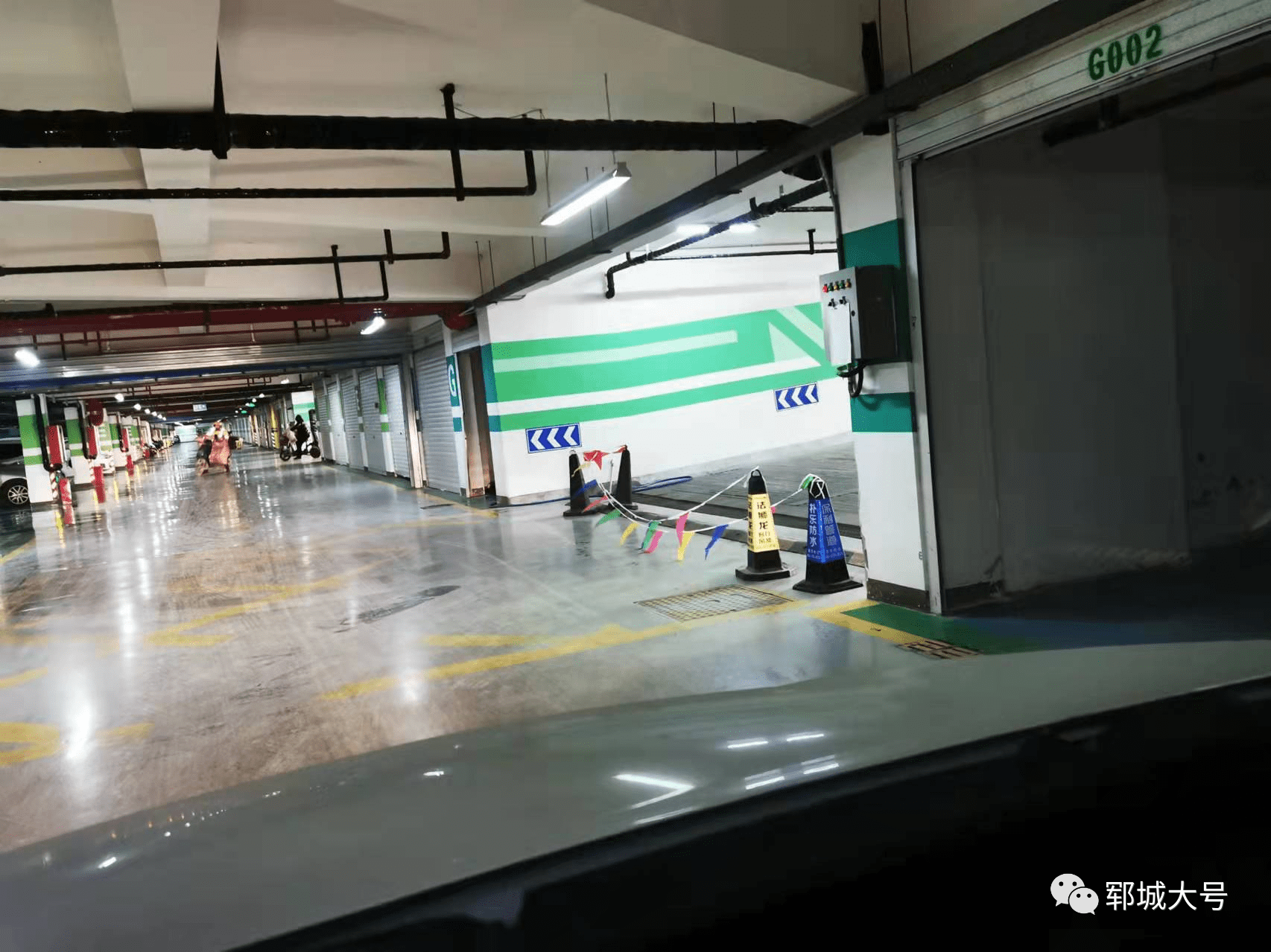 郓城金河一号小区地库门整天坏,广告乱贴无人管_业主_电梯间_保安人员