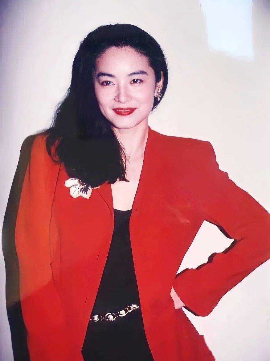 黑发一出道就“碰瓷”张柏芝的95年小花，凭什么成为新一代内娱颜霸？！