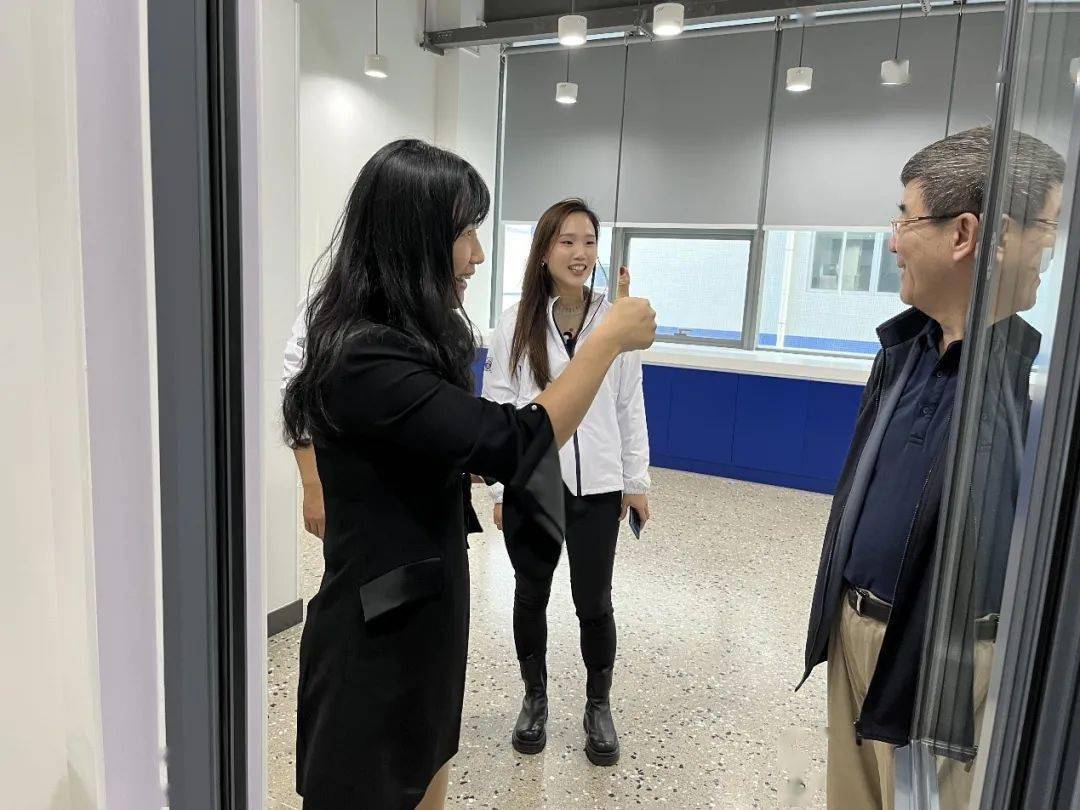 "白宝鲲校友称,"自己是海闻教授的思想的践行者,致力达到制造业的经济