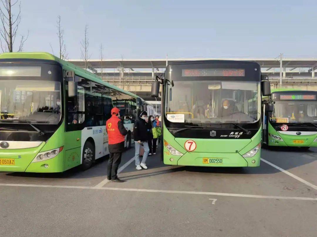 元旦假期,仙桃公交运送乘客近30万人次_车辆_工作_殷明