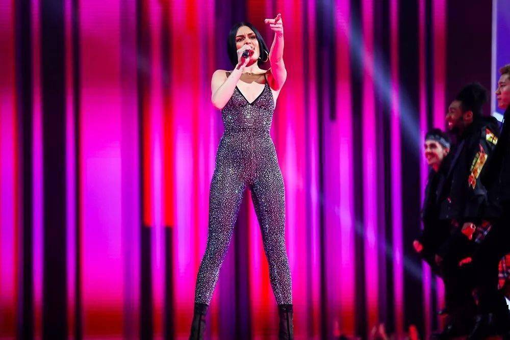 成功|Jessie J 公开自己感染了新冠肺炎，命运对她好狠毒…