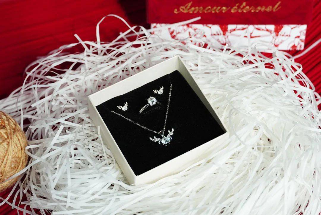 项链严选 | 新年好礼！?比钻石闪耀的莫桑钻项链+耳钉，?1克拉不到300块，再送1克拉?戒指