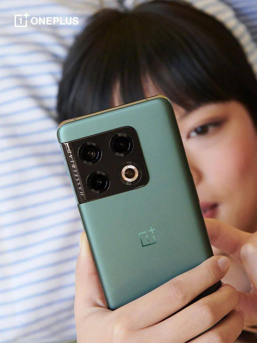 卢伟|1.11发 一加10Pro官宣 真机照打几分？| Redmi K50宇宙来了