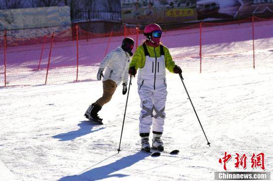 东北|黑龙江亚布力：游客享滑雪魅力