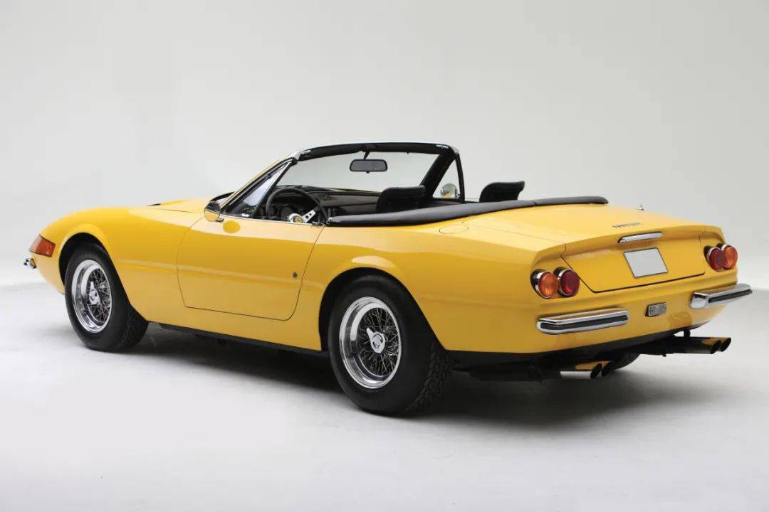 打开机盖说亮话tlv法拉利365gts黑色版试玩