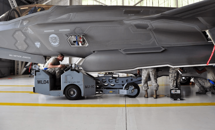 美国技术神话破灭f35起落架失灵直接用脸着陆一路火花四溅