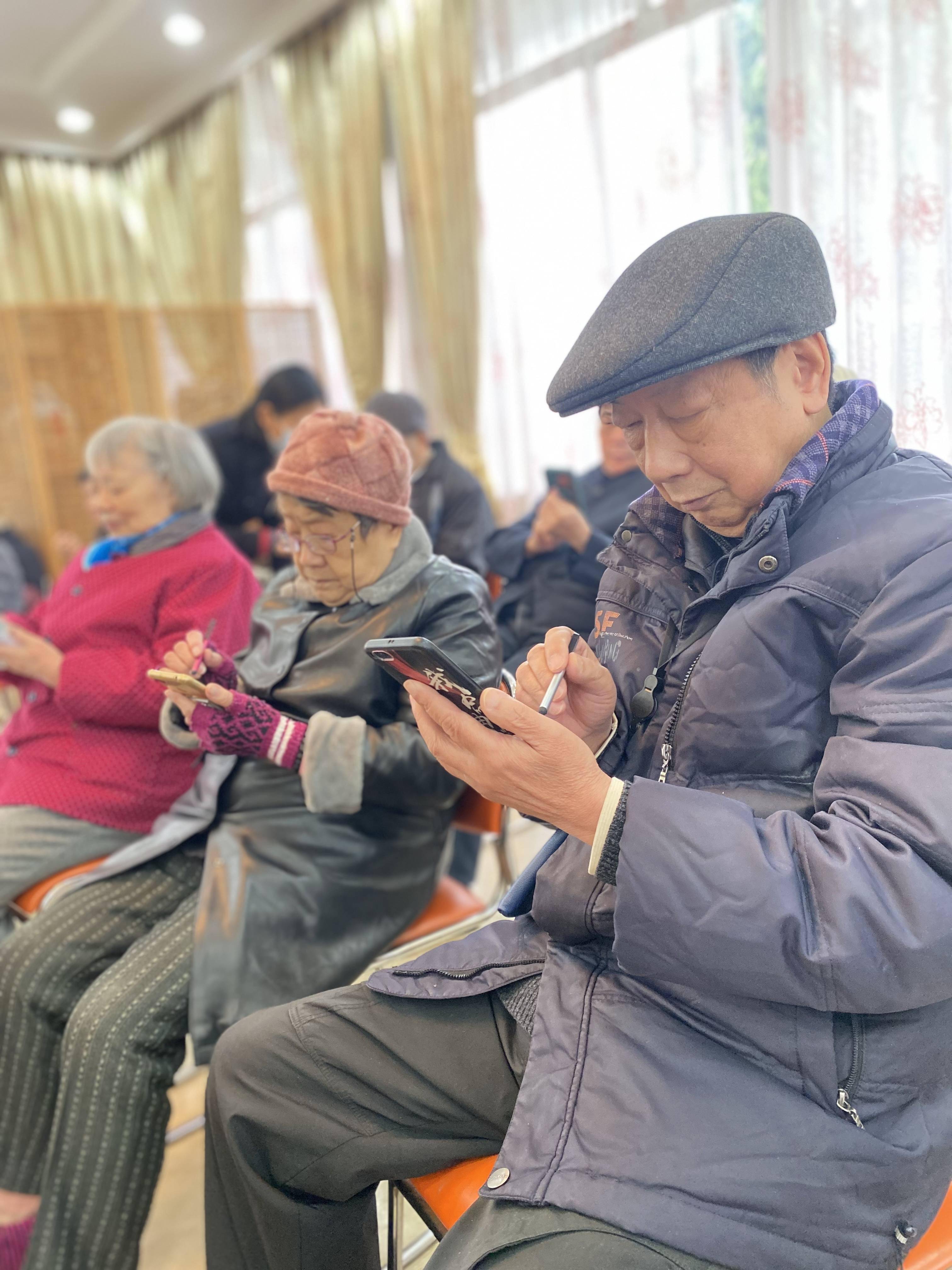 最小83岁最大93岁这22位老人通过了一场特殊的考试