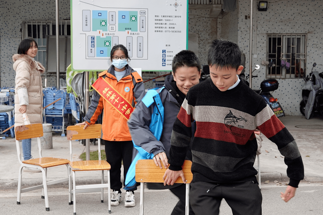 辞旧迎新 喜迎元旦——桂林市第十八中学初中部(东环校区)游园活动