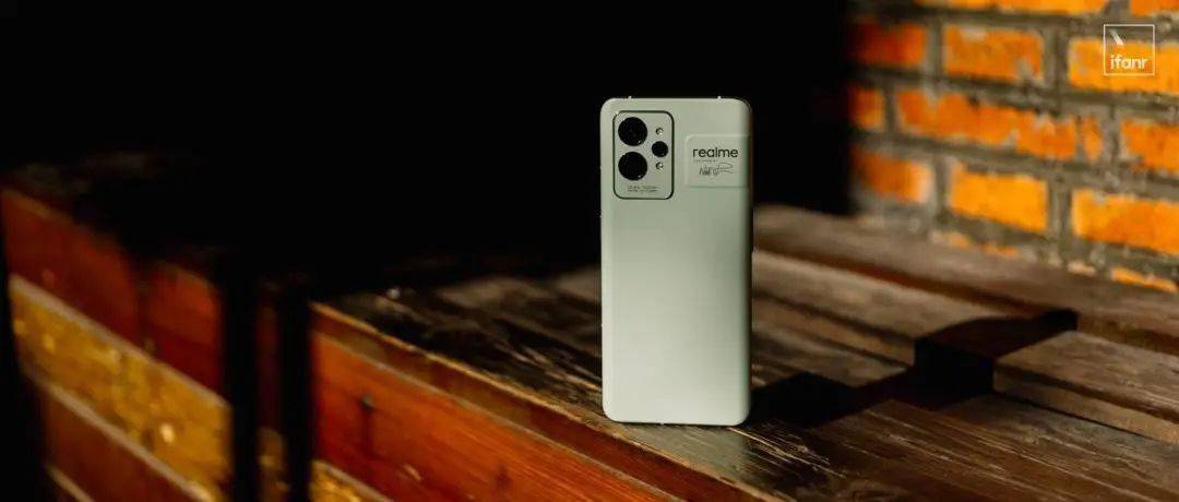 产品|真我 GT 2 Pro 体验：新骁龙 8，2K 柔性直屏，真我的高端旗舰成了？
