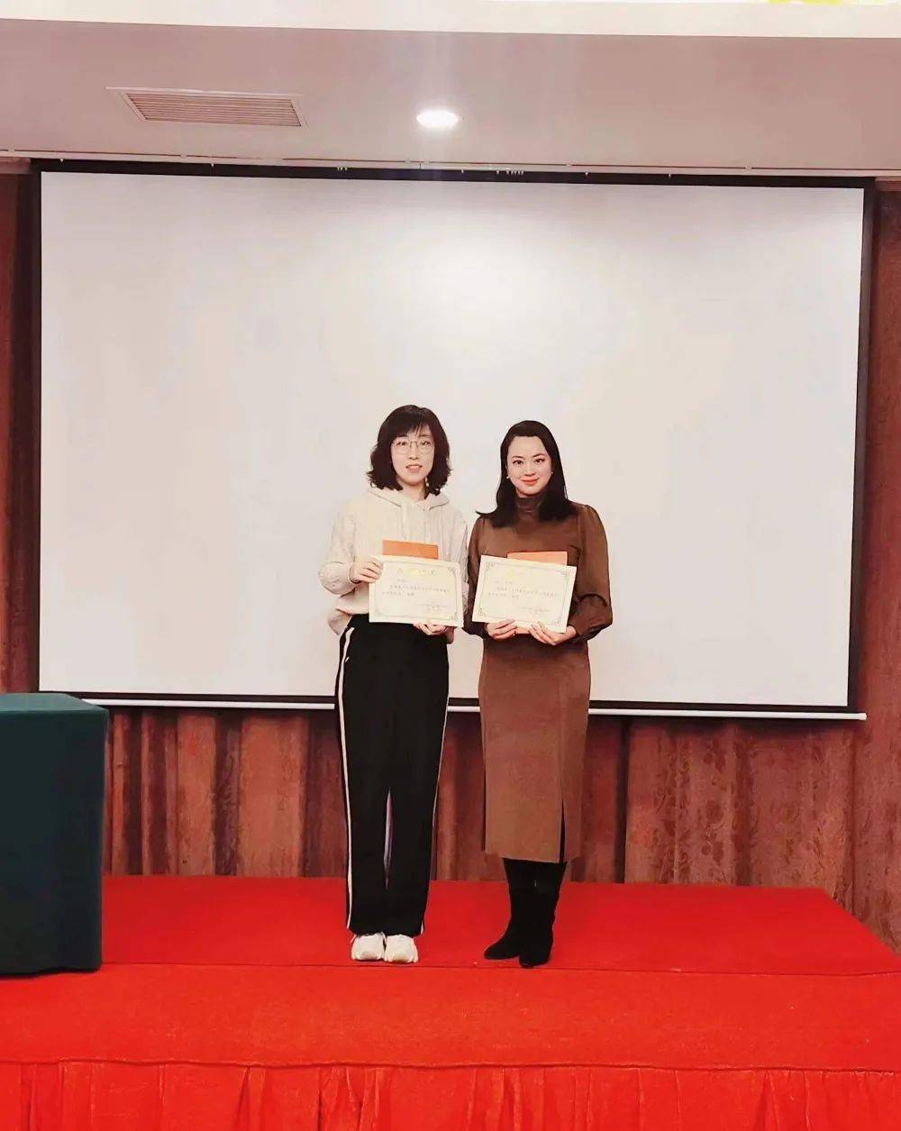 潜心立德树人提升核心素养——我校两位老师荣获第34届北京市中小学“紫禁杯”优秀班主任一等奖_搜狐网, image size:1000x1255