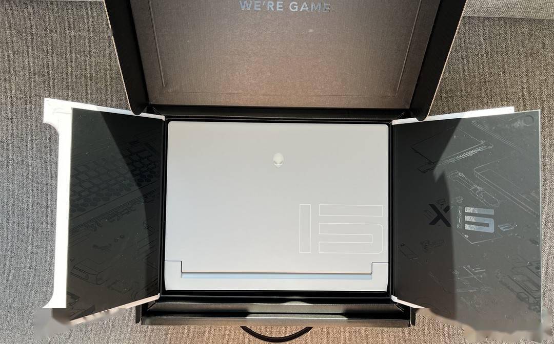 外星人alienwarex15r1游戏笔记本性能与仪式感拉满的游戏利器