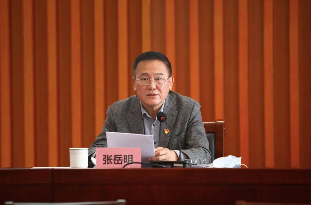 北京电控党委副书记,总经理潘金峰作经营工作报告,在认真总结2021年