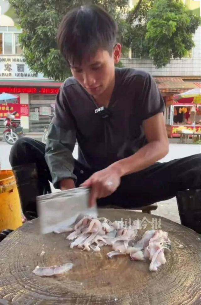 广西00后小伙凭卖鱼绝技在快手赚到第一桶金百万老铁狂赞高手在民间