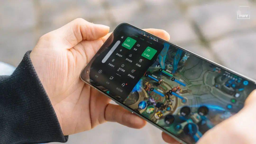 产品|真我 GT 2 Pro 体验：新骁龙 8，2K 柔性直屏，真我的高端旗舰成了？
