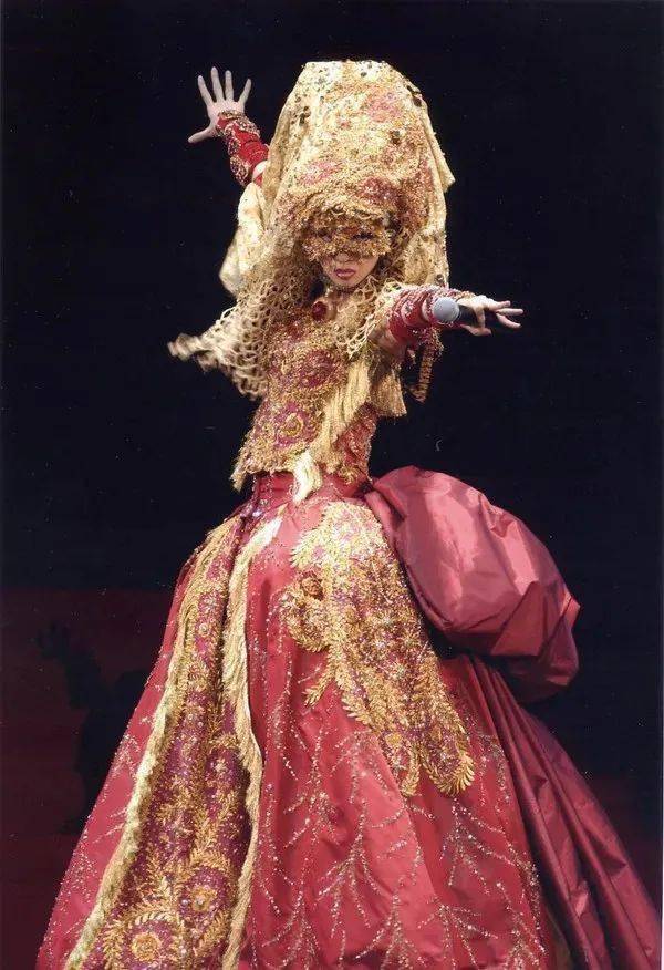 黄金时代|梅艳芳成为新的迪士尼公主！