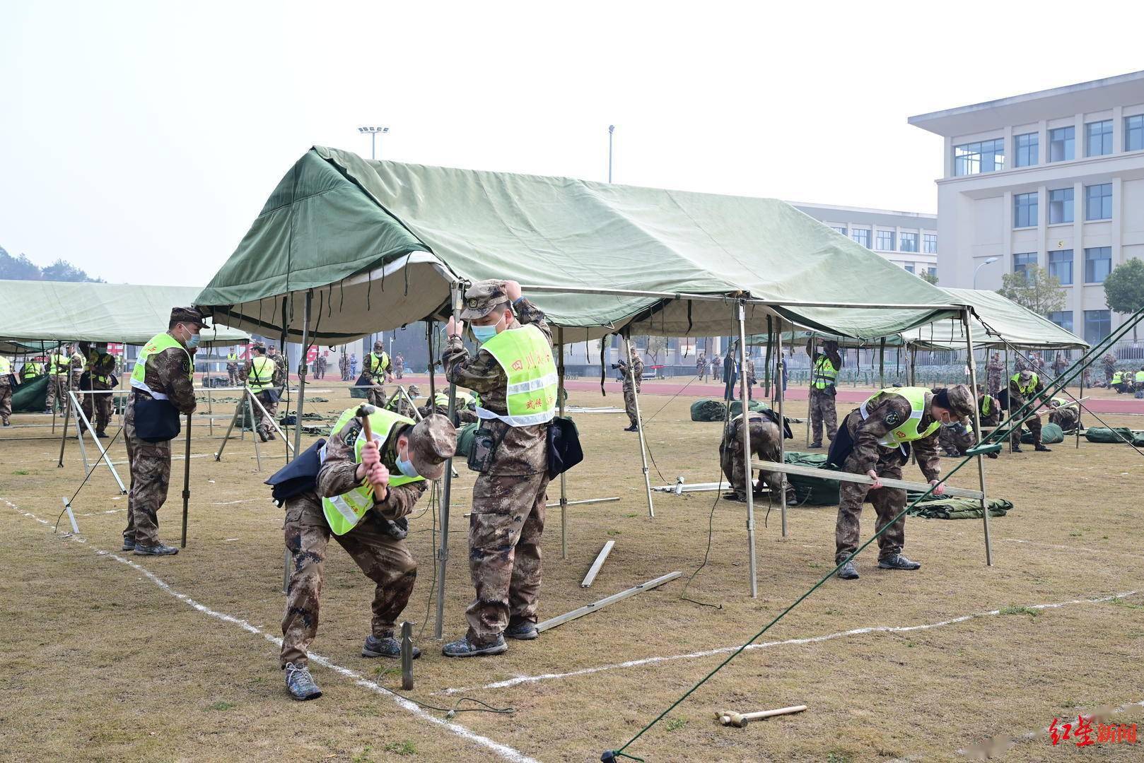 既考实弹射击也考四菜一汤直击成都警备区新年开训现场