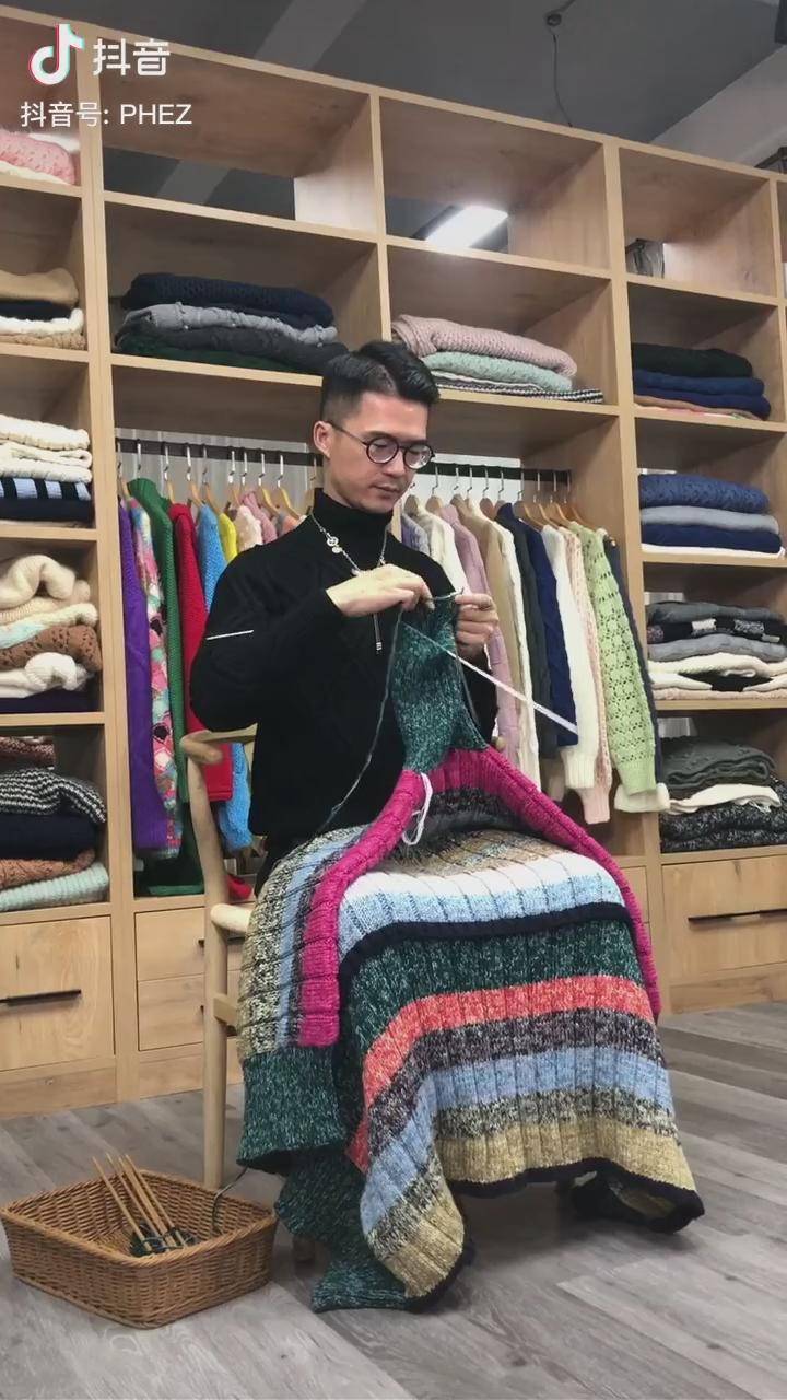 假期织毛衣也是极好的潘毛衣小哥 中国手工匠人