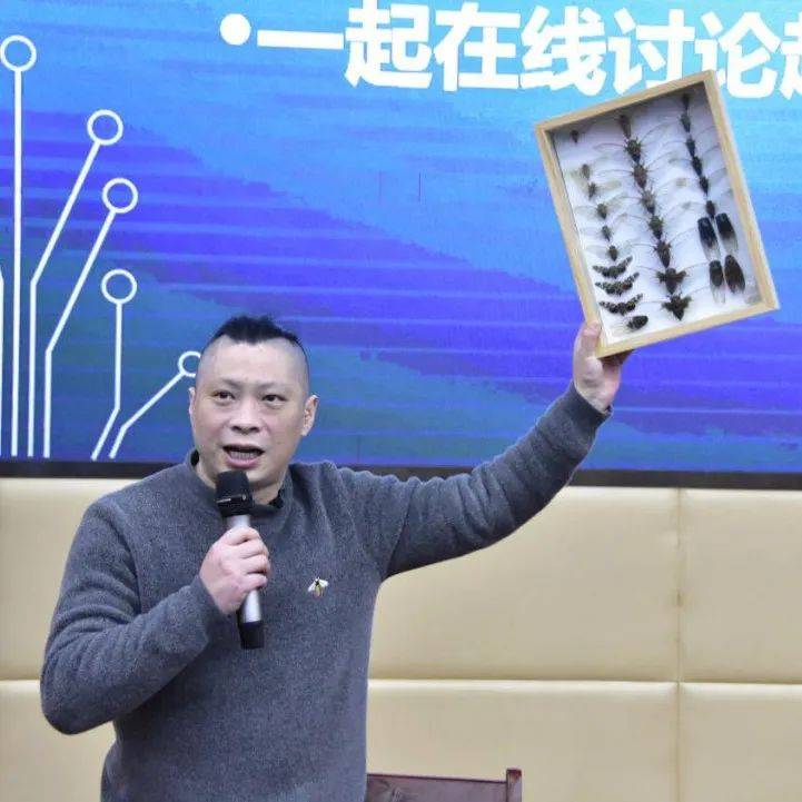 院士专家进校园活动 | “酷叔叔”带来“昆虫知识脱口秀”_张羿_蟑螂_都江堰