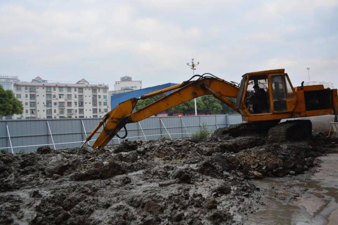 断头十年宜州城区龙溪路重启建设