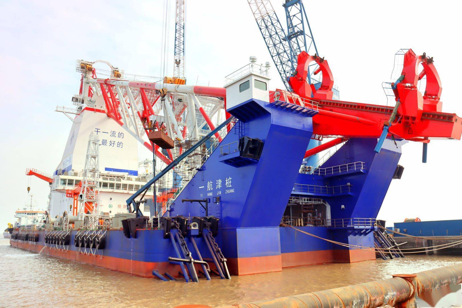 又一大国重器全球最先进140米级打桩船交付