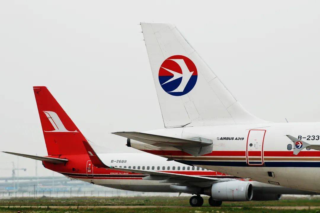 西北航空公司,云南航空公司联合重组,成立新的中国东方航空集团公司