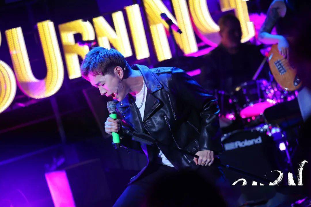 音乐现场演唱完整 9a1090f9ecc4429194b5fff122db5544.jpeg