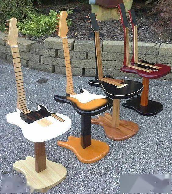 奇形怪状的椅子令人大开眼界