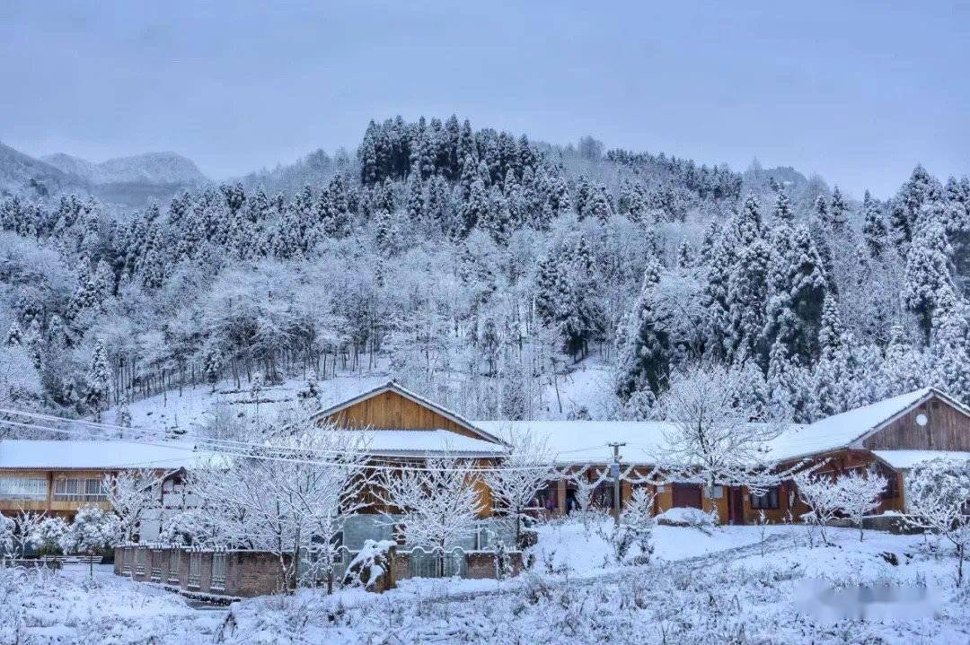 成都彭州龙门山镇宝山村回龙沟风景区