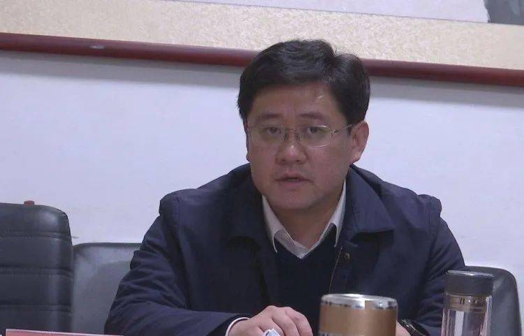 县委书记王立峰,政府县长邢亚超,副县长秦迎春在我县分会场参加收听