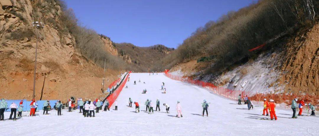 滦县岩山滑雪场图片