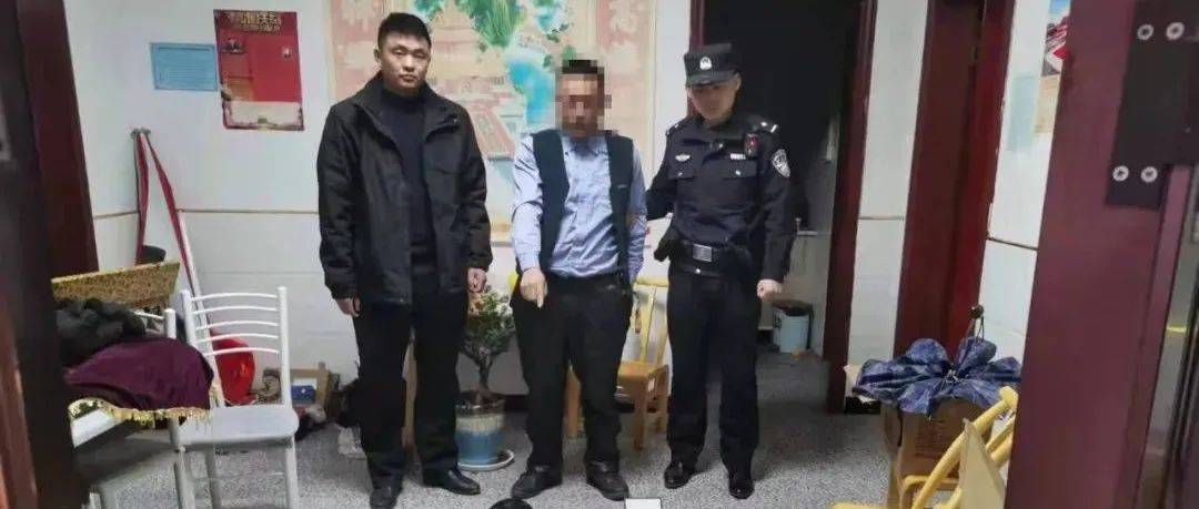 建始一男子冒充警察骗钱骗色，结果 向某 李女士 向警官