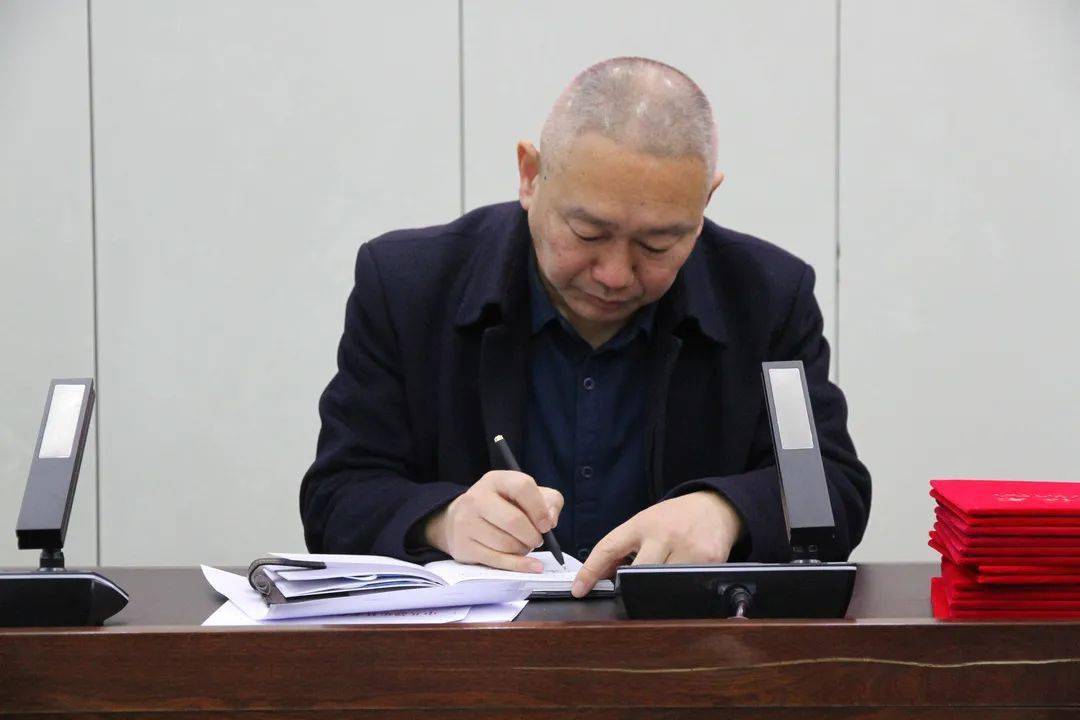 县委政法委主持日常工作的副书记秦新平同志结合检察院当前现状,就