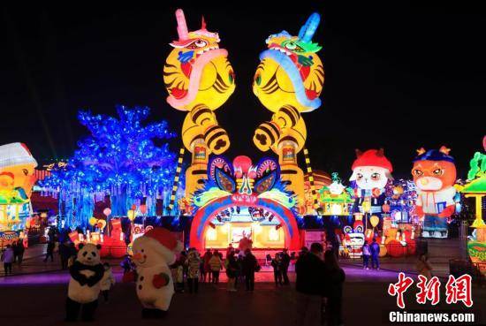 大世界|自贡中华彩灯大世界灯火璀璨吸引八方游客