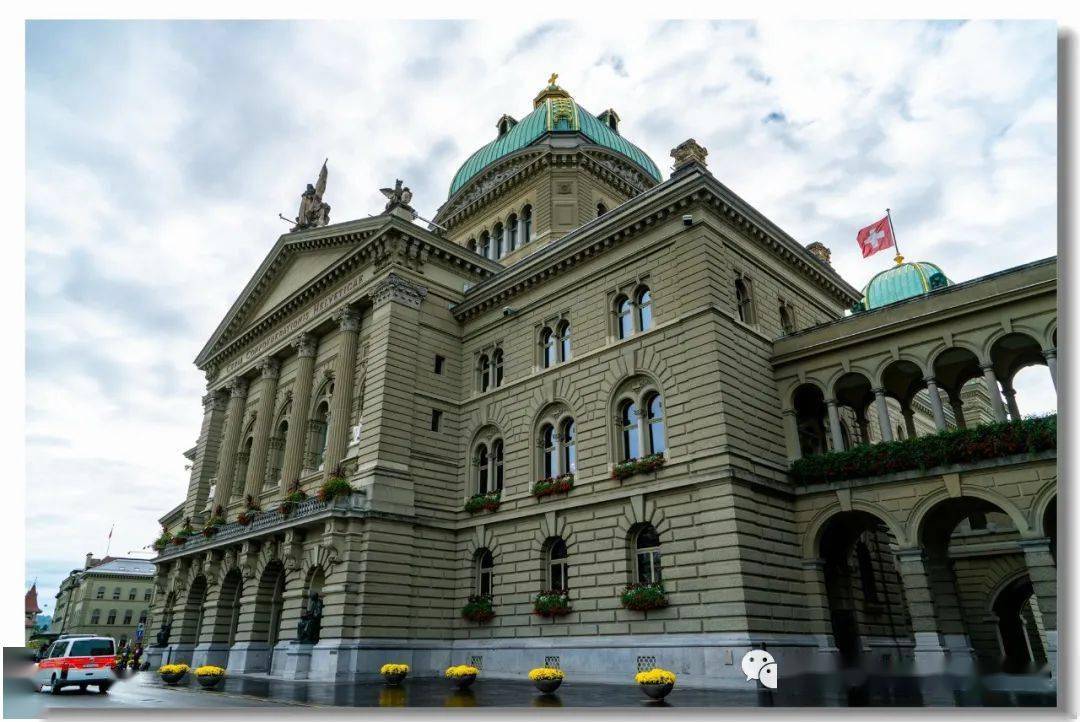 伯尔尼和开放的瑞士联邦议会大厦瑞士风光之二