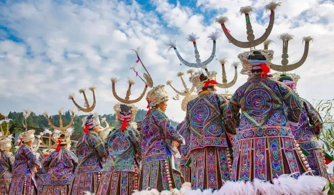 雷山县苗族姑娘盛装大赏_服饰_穿着_手工