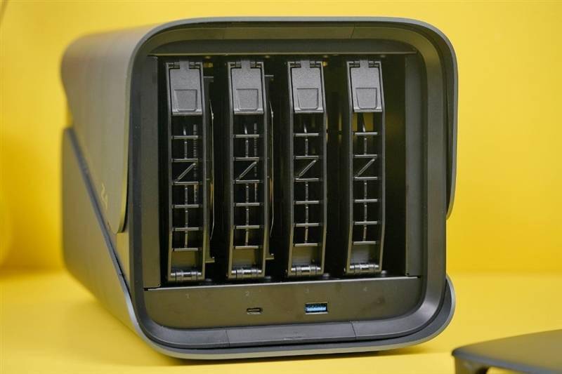 真正能和群晖抗衡的NAS！极空间新Z4评测：很多重要功能远强于同类产品