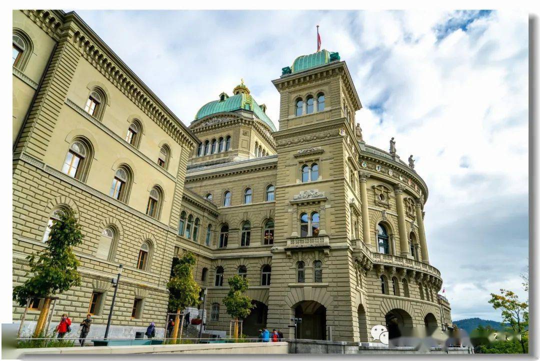 伯尔尼和开放的瑞士联邦议会大厦瑞士风光之二