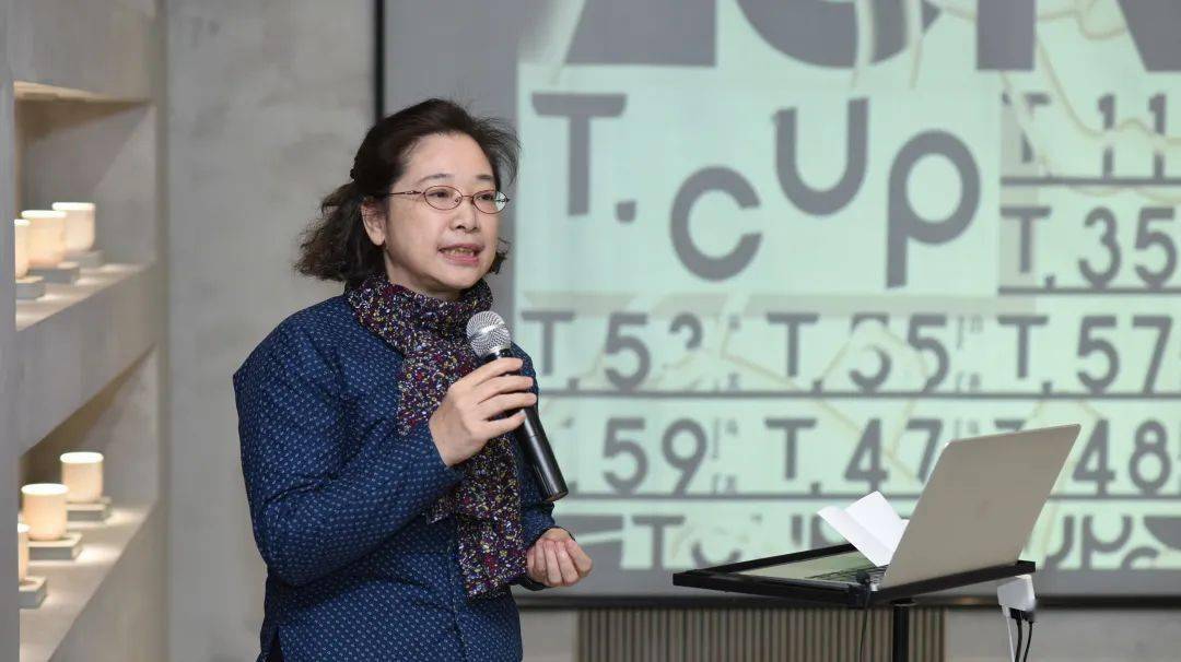 教授黄建成,中国社会科学院哲学所美学室研究员梁梅,北京师范大学教授