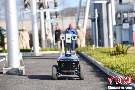 西电东|四川凉山500千伏变电站用智能机器人作业
