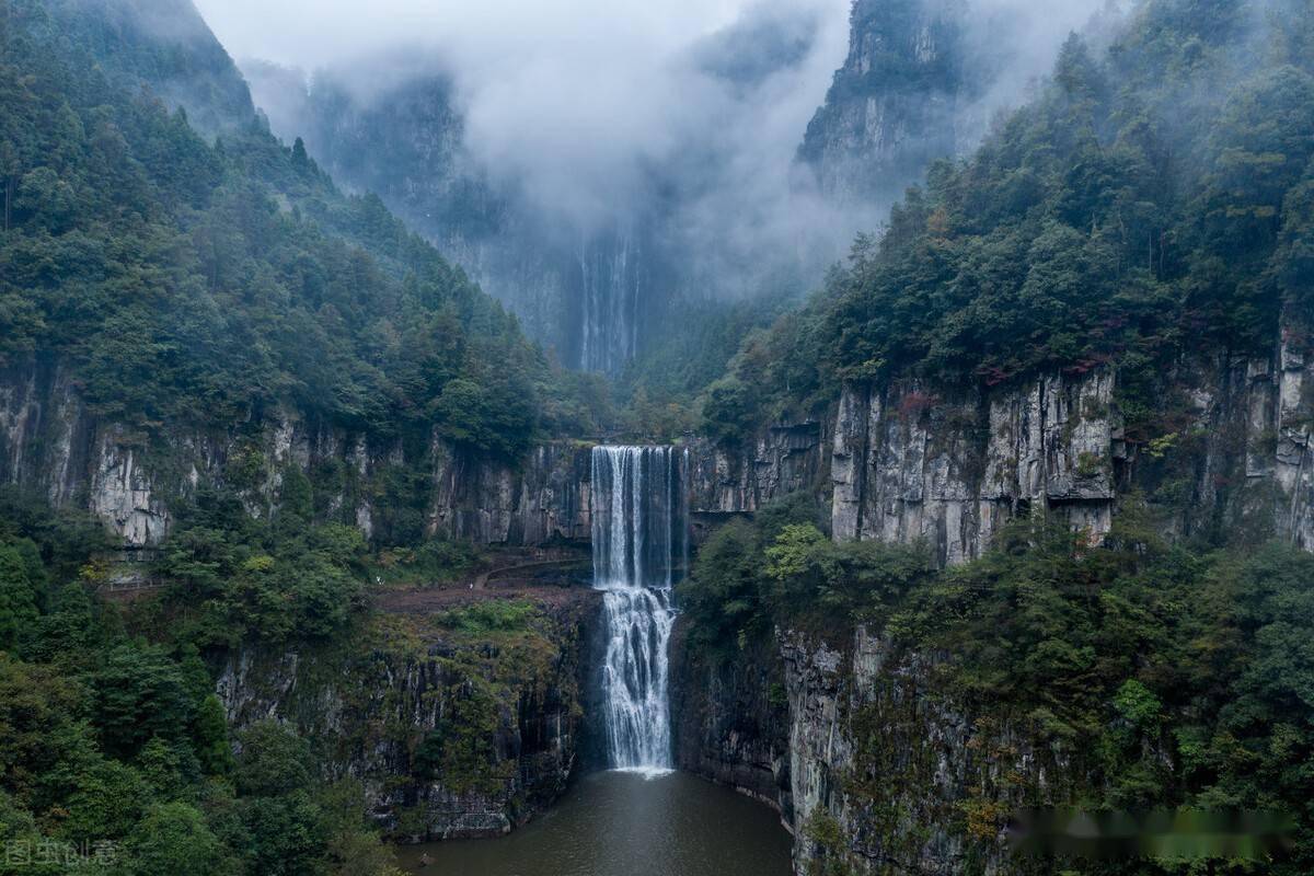 铜铃山百丈漈看一条站起来的河