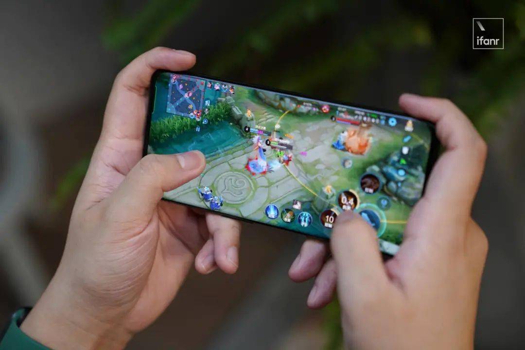 一加 10 Pro 测评：第二代哈苏影像挺强，但不是重点