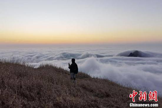 刘芸池|江西武功山现壮观日出云海 美不胜收