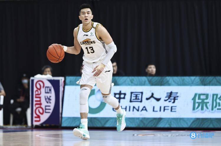 辽宁|手感低迷！郭艾伦和张镇麟上半场合计20投仅3中