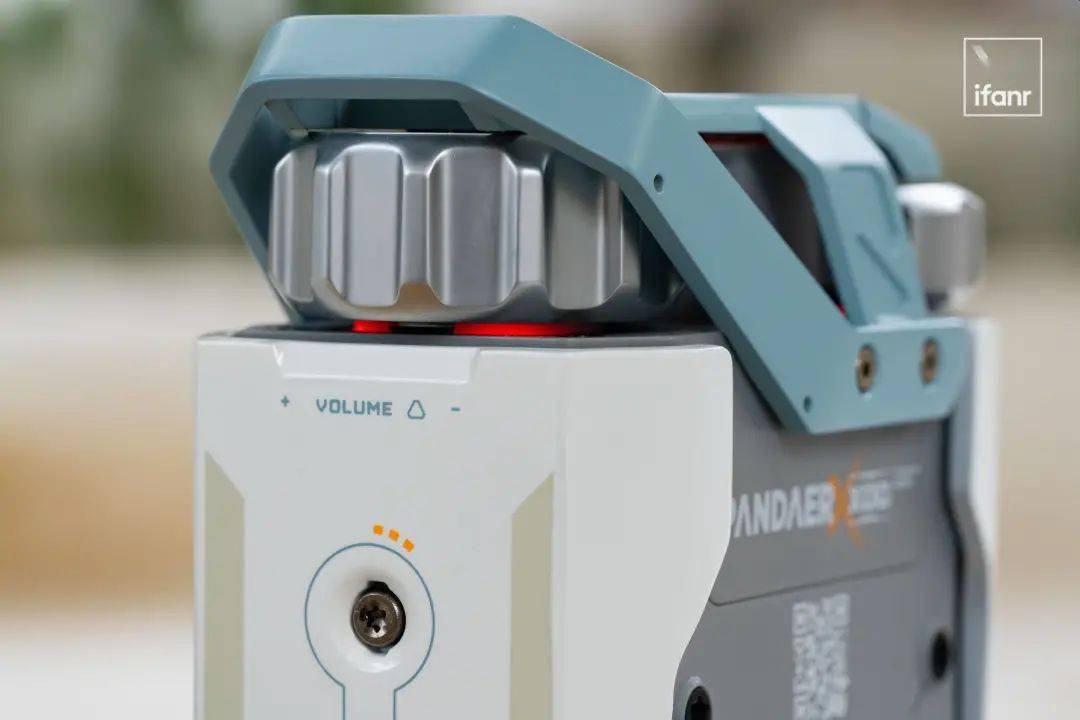 魅族白金独角兽赛博音箱图赏：联手猫王，再造潮品音箱