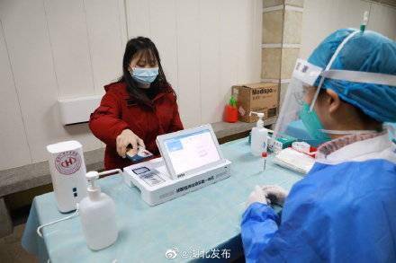 中南医院发明便携式移动核酸采集机