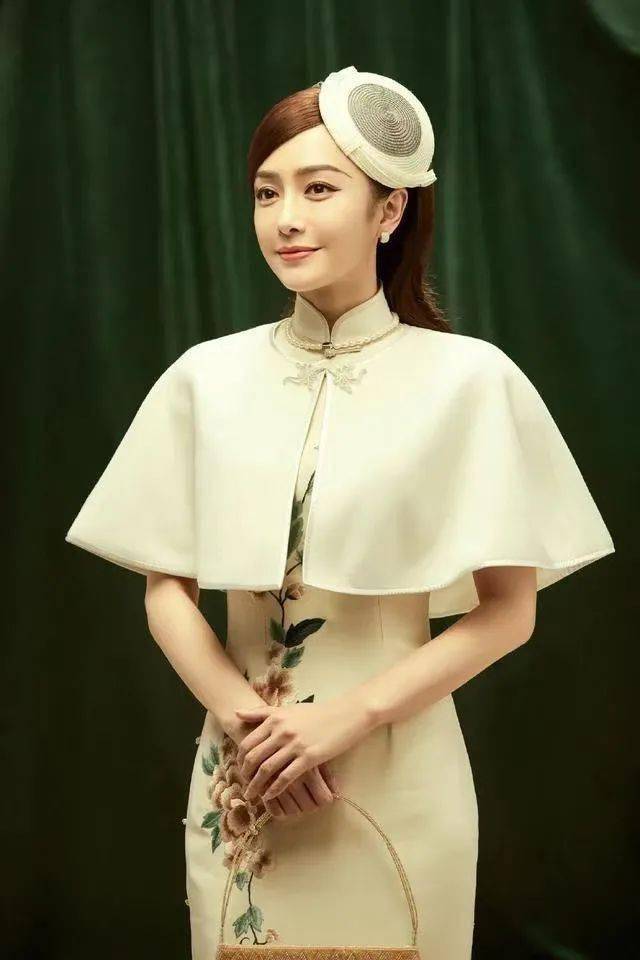 秦岚穿旗袍,温婉恬静,温柔了岁月_民国时期_气质_白色